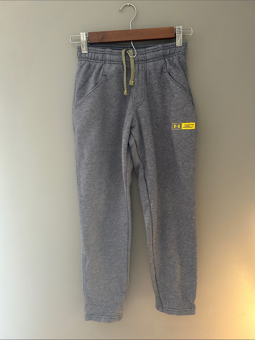 Under Armour Boys' Medium Gray Fleece Jogger Pants